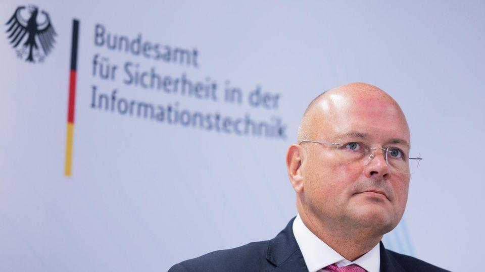 Bundesinnenministerin Faeser (SPD) hat den Präsidenten des BSI, Arne Schönbohm, Medienberichten zufolge abberufen. © Rolf Vennenbernd / DPA